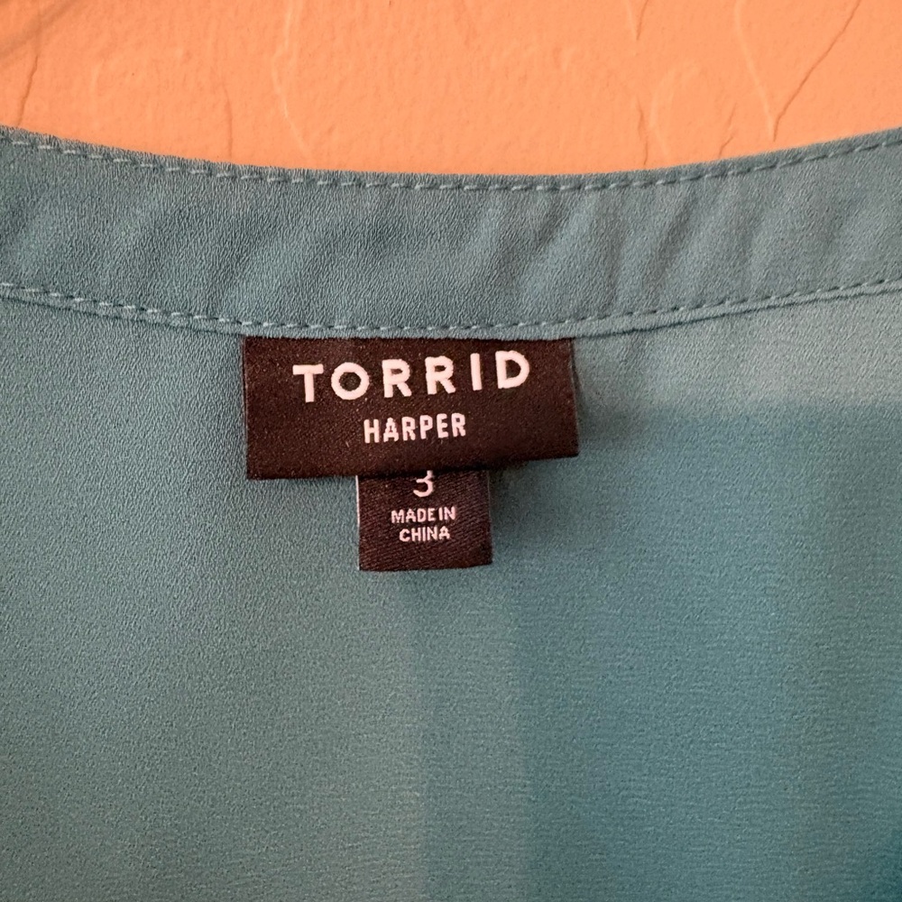 torrid Teal Pullover V-Neck Blouse with Chest Pockets - Picture 4 of 4